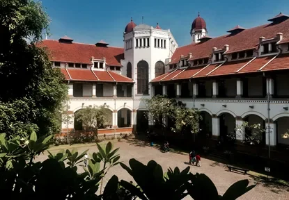1. Bikin Itinerary, 2. Transportasi yang Digunakan, 3. Cari Penginapan Sesuai Kebutuhan, 4. Siapkan Uang Tunai dan Uang Non Tunai, 5. Pilih Pakaian yang Nyaman, 6. Jangan Lupa Perlindungan Kulit, 7. Bawa Makanan Ringan dan Minum di Tas, 8. Kuliner Lokal is a Must!, Top 8+ Tips Liburan Asyik ke Semarang, Venesianya Pulau Jawa