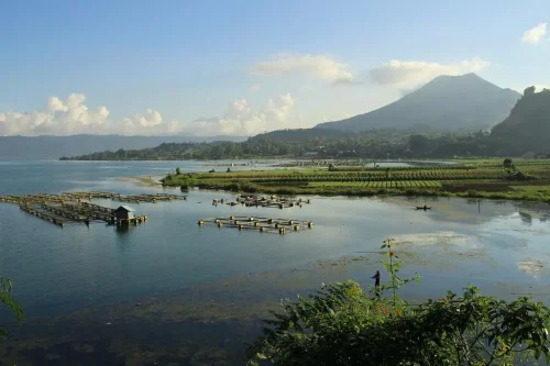 1. Danau Batur, 2. Danau Tamblingan, 3. Danau Beratan Bedugul, 4. Danau Buyan, 5. Danau Yeh Malet, Inilah 5 Wisata Danau di Bali yang Sangat Indah Alamnya