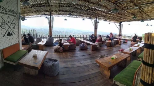 Top 9+ Rekomendasi Tempat Makan di Lembang dengan View Indah
