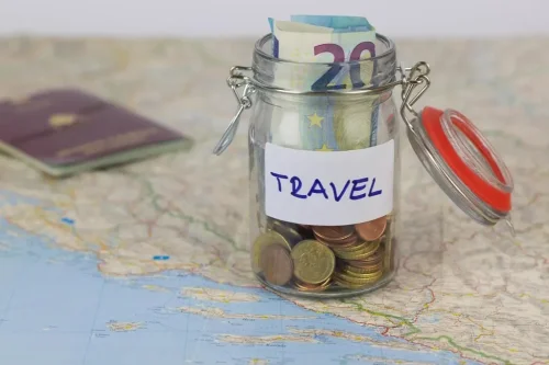 1. Budgeting dan Planning, 2. Hunting Tiket Murah, 3. Berburu Tempat Penginapan, 4. Tukar Mata Uang, 5. Siapkan Peta, 6. Hunting Tempat Makan yang Murah, 7. Hemat dengan MRT atau Berjalan Kaki, 8. Membawa Botol Minum Kosong, 9. Jelajahi Destinasi Wisata yang Berkesan, 10. Belanja Murah di Singapura, Tips Backpacking ke Singapura untuk Para Pemula