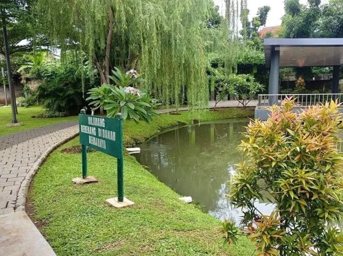 1. Taman Bambu Jakarta Timur, 2. Taman PPA, 3. Taman Piknik, 4. Taman Flamboyan, 5. Taman Apung, 6. Taman Waduk Ria Rio, 7. Taman RPTRA Bambu Petung, 8. Taman Menteng Utama, 9. Taman Cornel Simanjuntak, 10. Taman Rusa Bintik Putih Brigif, Rekomendasi 10 Taman di Jakarta Timur untuk Rekreasi dan Olahraga