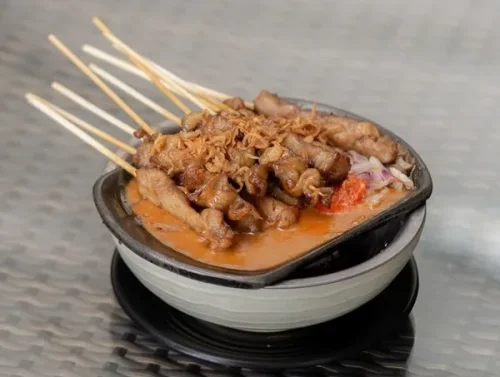 1. Sate Ayam Bumbu Blora, 2. Sate Kambing Campur, 3. Sate Manis Sapi, 4. Asam Asam Iga, 5. Nasi Ayam Taliwang, 6. Nasi Ayam Betutu, 7. Nasi Bali, 8. Soto Ayam Ambengan, 9. Lontong Cap Go Meh, 10. Sop Ikan, 11. Sayap Goreng Lengkuas, Top 11+ Menu di Sate Khas Senayan yang Banyak Direkomendasikan