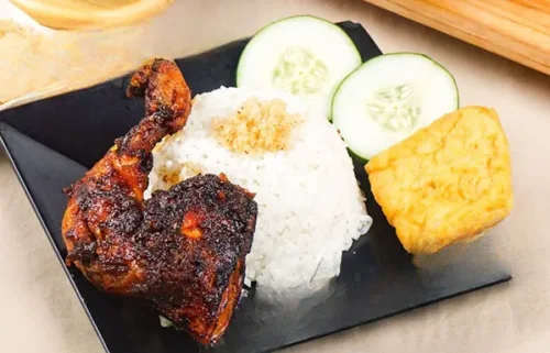 Nikmati 11 Menu Lezat yang Bisa Kamu Pesan di Ayam Nelongso