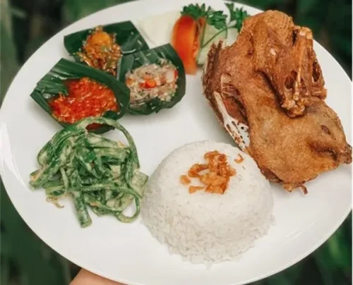 1. Bebek Crispy Tepi Sawah, 2. Bebek Panggang Tepi Sawah, 3. Bebek Betutu Tepi Sawah, 4. Bebek Timbungan Tepi Sawah, 1. Tuna Pete Sambal Tomat, 2. Ayam Goreng Lengkuas, 3. Udang Asam Manis, 4. Gurame Sambal Matah, 5. Nasi Campur, 6. Sate Keong Sawah Pedas Manis, 7. Sate Lilit, 8. Seafood Mixed Grilled, Top 12+ Pilihan Menu Favorit Pelanggan di Bebek Tepi Sawah