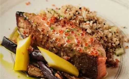 1. Goma Ikura Grilled Salmon, 2. Grilled Scallop and Corn Velout&eacute;, 3. Mie Kangkung, 4. Miso Glazed Octopus Salad, 5. Garlic Lobster Noodle, 6. Stockyard Prime Rib, 7. Classic American Roast Turkey, 8. Misua Rawon, 9. Smoked Salmon &amp; Avocado Toast, 10. Steak Diane, 11. Tokusen Wagyu 65-Day Dry-Aged Tomahawk Steak, Top 11+ Menu Andalan di Cork &amp; Screw Ini Lezatnya Bikin Nagih