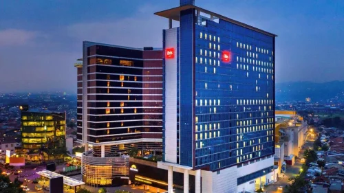 Tentang Ibis Trans Studio Bandung, Ambience, Kamar Hotel, Restoran, Fasilitas Lain, Kesimpulan, Review Ibis Trans Studio Bandung dengan Pemandangan Kota yang Cantik