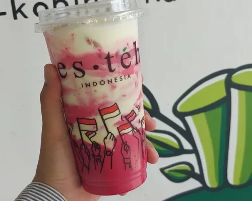 1. Chizu Red Velvet, 2. Chizu Avocado, 3. Es Teh Nusantara, 4. Cokolateh, 5. Es Teh Avocado, 6. Chizu Taro, 7. Sea Salt Cookies and Cream, 8. Es Teh Leci, 9. Es Teh Lemonade Berry, Top 9+ Menu Es Teh Indonesia Paling Hits yang Mesti Kamu Coba