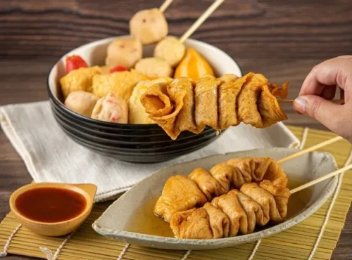 1. Odeng, 2. Tteokbokki, 3. Chicken Karaage Stick, 4. Udon, 5. Onigiri, 6. Double Chicken Katsu Japonica Rice, 7. Double Cheese Chicken Mayo, 8. Chicken Nanban Rice Bowl, 9. Nasi Ayam Geprek Sambal Ijo, 10. Double Choux Cream Choco, 11. Japanese Roll Cake, Top 11+ Menu Jajanan Khas Jepang dan Korea Favorit di Lawson