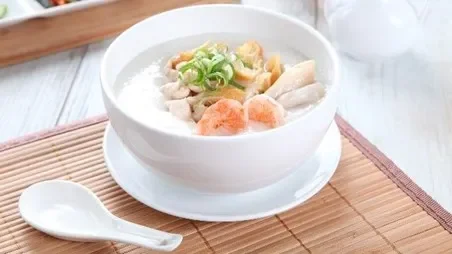 1. Bubur Tiga Rasa, 2. Nasi Goreng Ayam, 3. Sapo Tahu Seafood, 4. Hotplate Seafood Lada Hitam, 5. Mi Ayam Jamur, 6. Kailan Cah Bawang Putih, 7. Kakap Tausi, 8. Sup Ayam Pedas Szechuan, 9. Kepiting Soka, 10. Bebek Panggang ala Ta Wan, Top 10+ Rekomendasi Menu Paling Enak di Ta Wan Restaurant