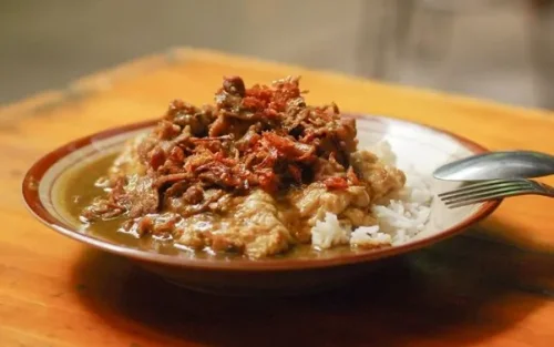 1. Nasi Siram Se&rsquo;i Sapi, 2. Nasi Se'i Sapi Cabe Ijo, 3. Nasi Cumi Cabe Ijo, 4. Nasi Kare Lidah Sapi, 5. Nasi Siram Lidah Sapi, 6. Nasi Siram Cumi Telur Asin, 7. Kikil Tunjang, 8. Nasi Siram Cumi, 9. Nasi Siram Paru Krispi, 10. Nasi Rempah Cumi, Top 10+ Menu Khas Warpopski, Warteg Kekinian yang Viral