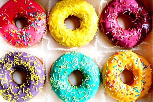 1. FORE Donut, 2. Hoomie Dough, 3. Drunk Baker Bandung &amp; Blok M, 4. Mil Toast House, 5. Mongsim Bakery, 6. Daribu Coffee &amp; Bakery, 7. Tjilaki 9 Bandung, 8. Sop Burtok Bandung, 9. BMB Canteen Bandung, 10. Matchaman Blok M, Top 10+ Makanan Viral Tahun 2025 yang Happening Banget