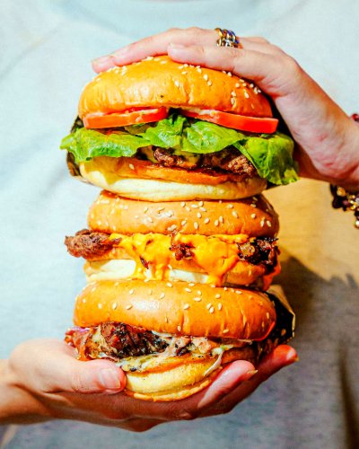 1. Lawless Burgerbar&nbsp;, 2. Le Burger, 3. Mogul Burger, 4. Tom&rsquo;s by Tom Aikens, 5. Social House, 6. EL Asador, 7. Cutt &amp; Grill, 8. William&rsquo;s, 9. Wolfgang&rsquo;s Steakhouse, 10. Smokey Ribs, Top 10+ Burger Termahal di Jakarta yang Harus Dicoba