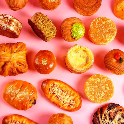 1. Des &amp; Dan Bakery and Spices, 2. Bakebros Bakery and Pastry, 3. Amy and Cake Bintaro, 4. Ann&rsquo;s Bakehouse, 5. Maison Feerie, 6. Mookie&nbsp;, 7. Dou Donut, 8. RAH Kitchen, 9. Jaje Bakehouse, 10. Morning Person Bakery, Top 10+ Bakery di Bintaro yang Pilihannya Beragam