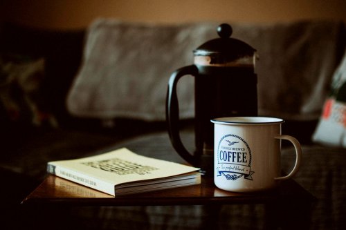 1. Omah Tua Coffee &amp; Library, 2. The Library Coffee &amp; Pastries, 3. Libreria Eatery, 4. C20 Library &amp; Collabtive, 5. Kudos Cafe, 6. Arisza Library &amp; Learning, 7. Space K, 8. Rumah Kopi Tiga Pohon, Top 8+ Book Cafe di Surabaya buat Pencinta Kopi dan Literasi