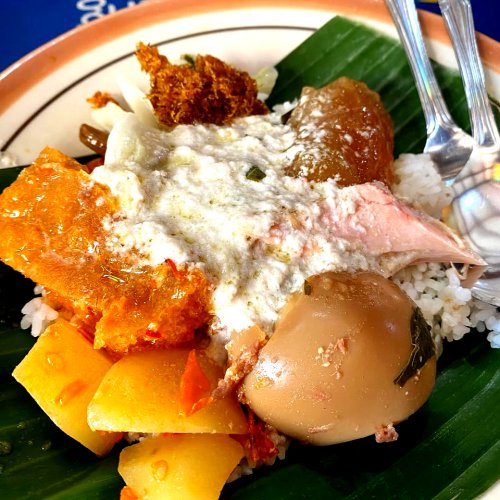 1. Warung Makan Mbak Tum, 2. Gudeg Abimanyu Bu Lasmi&nbsp;, 3. Gudeg Mantep Bu Har, 4. Gudeg Wijilan Yogyakarta Hj. Yetty, 5. Gudeg Koyor Bu Christin, 6. Gudeg Koyor &amp; Ceker Bu Mar, 7. Gudeg Bu Dul, 8. Gudeg Jogja Bu Slamet, 9. D&rsquo;Kambodja, 10. Nglaras Rasa Thamrin, Top 10+ Rekomendasi Gudeg Enak di Semarang