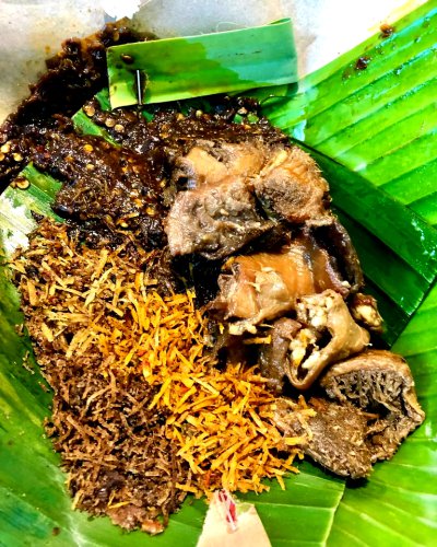 1. Rumbah Darinih, 2. Empal Gentong H. Apud&nbsp;, 3. Sate Blengong Kasturi Rajak, 4. Grombyang Pak H. Warso, 5. Sego Rakyat Mbak Ibah, 6. Tahu Gimbal Lumayan Pak Man, 7. Soto Kudus Pak Denuh, 8. Rumah Makan Praukuno, 9. Soto Lamongan Depot Asih Jaya, 10. Nasi Krawu Buk Tiban, Top 10+ Kuliner Jalur Pantura Paling Ikonik