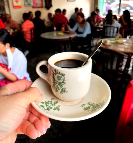 1. Kedai Kopi Apek, 2. Kedai Kopi Kesawan, 3. Lim Kok Tong, 4. Kedai Kopi Sedap, 5. Kopi Kurnia, 6. Kedai Kopi Sidempuan, 7. Toko Sempurna, 8. Kwetiau Aphin, 9. Kopi Tiam AB.5, 10. Kedai Kopi Akong, Top 10+ Kedai Kopi Legendaris Medan, Lawas tapi Masih Eksis!