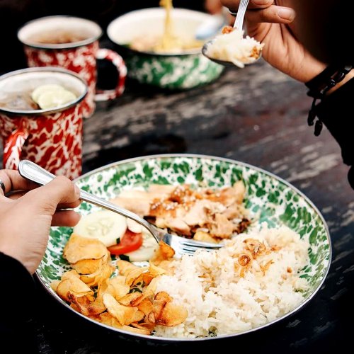 1. Toko Kopi Sepakat, 2. Kedai Ciamso, 3. Ah Pek Kopitiam, 4. Kopitiam Shantui, 5. Xiang Rui Kopitiam, 6. Kopiting Kopitiam, 7. Xiang Jia Kopitiam, 8. Min Kopitiam, 9. Kopitiam Bangsawan, 10. Kopitiam Ah Bang, Top 10+ Kopitiam di Surabaya yang Layak Dicoba
