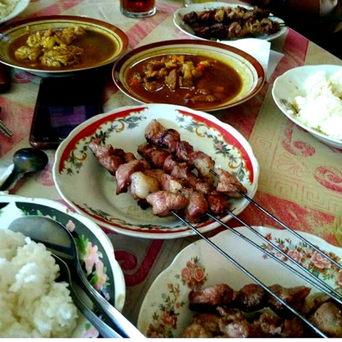 1. Sate Klathak Pak Pong, 2. Sate Klathak Pak Bari, 3. Sate Klathak Mak Adi, 4. Sate Klathak Pak Jono, 5. Sate Klathak Bu Jazim, 6. Sate Klathak Embah Momo, 7. Sate Klathak Pangestu, 8. Sate Klathak Pak JeDe&nbsp;, 9. Sate Klathak Pak Untung, 10. Sate Klathak Mbah Sukarjo, Top 10+ Rekomendasi Sate Klathak di Jogja yang Wajib Dicoba