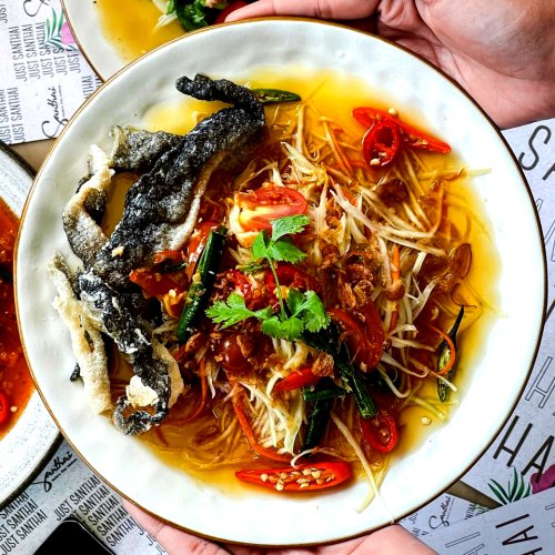 1. Quinn Kitchen, 2. Thai Street, 3. Aroy'a Thai Dining, 4. Tamnak Thai, 5. Goodtime Restaurant, 6. Tom Tom Kitchen, 7. Busaba a Thai Caf&eacute;, 8. Santhai, 9. Greyhound Cafe, 10. Chao Phraya, Top 10+ Somtam Terenak di Jakarta yang Wajib Dicoba