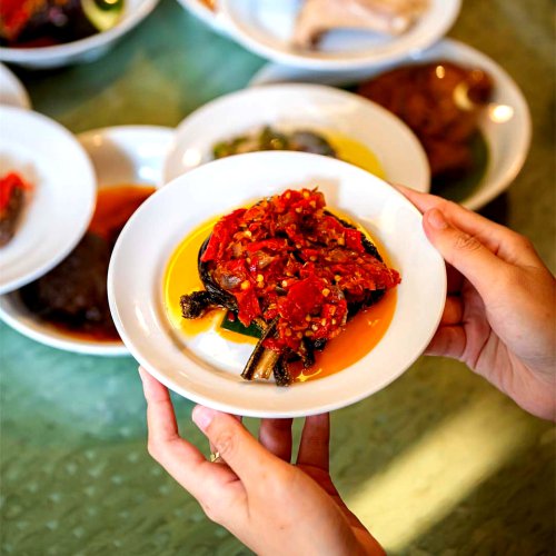 Top 10+ Tempat Makan Dekat Stasiun Kereta Cepat Padalarang