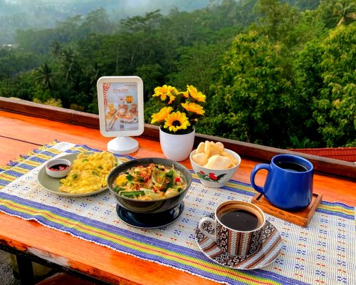 1. Soto Ayam Pak Trimo, 2. Rumah Makan Tip Top, 3. Kedai Bukit Rhema, 4. Sop Senerek Bu Atmo, 5. Soto Mbah Mul, 6. Sop Senerek Pak Parto, 7. Warung Makan Madonna, 8. Tahu Kupat Pak Pangat, 9. Senja Pagi Cafe &amp; Eatery, 10. Gudeg Poncol, Top 10+ Tempat Sarapan di Magelang, Bikin Puas dan Kenyang!