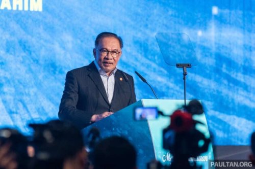 Gov&rsquo;t won&rsquo;t increase RON 95 price although cabinet discussed it, but foreigners to pay more &ndash; PM Anwar