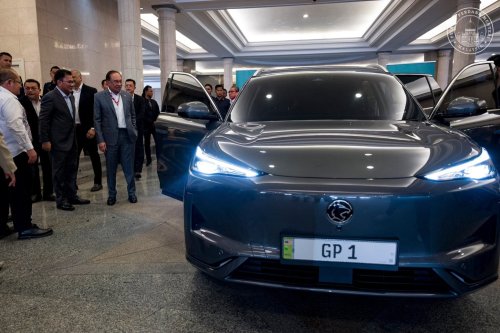 Anwar Ibrahim test drives Proton eMas 7, calls it a proud achievement of Malaysian automotive landscape