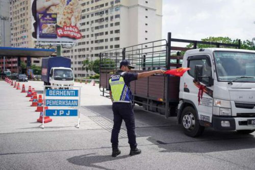 JPJ &ldquo;declares war&rdquo; on overloaded vehicles in Malaysia, &ldquo;I&rsquo;ve lost my patience,&rdquo; says Loke