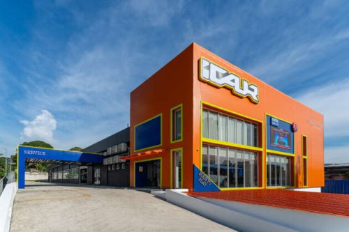 iCaur Damansara by Carramax Luxe opens &ndash; brand&rsquo;s seventh dealership is new flagship outlet in Malaysia