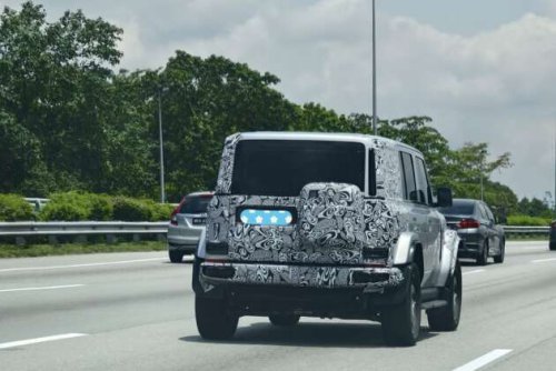 iCaur V23 spotted testing on Malaysian roads &ndash; boxy EV SUV with Land Cruiser BJ looks launching soon?