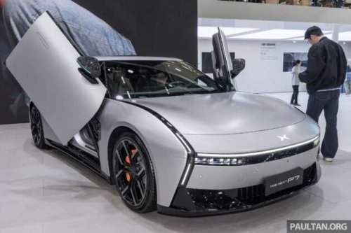 2025 Xpeng P7 in Guangzhou &ndash; scissor doors available; up to 594 PS/695 Nm, up to 820 km CLTC