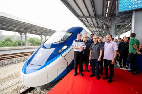 ECRL at 91.7% completion &ndash; Golden Train EMU, E-Loco have arrived; Jan 2027 launch, &lsquo;1 more Syawal&rsquo;