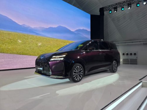 Wuling Darion Jadi MPV EV dan PHEV Pertama yang Diproduksi di Indonesia