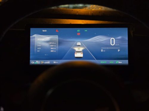 Tempuh 1.200 Km, Wuling Darion PHEV Belum &ldquo;Nyerah&rdquo; Juga
