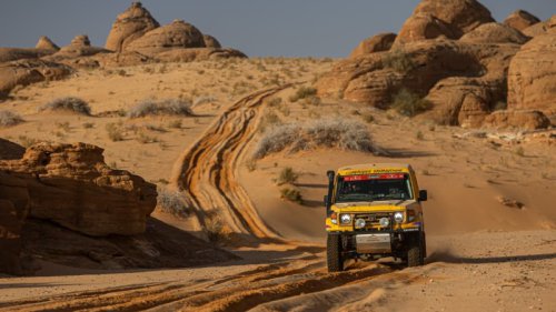 Shammie Zacky Torehkan Sejarah Baru di Dakar Classic 2026